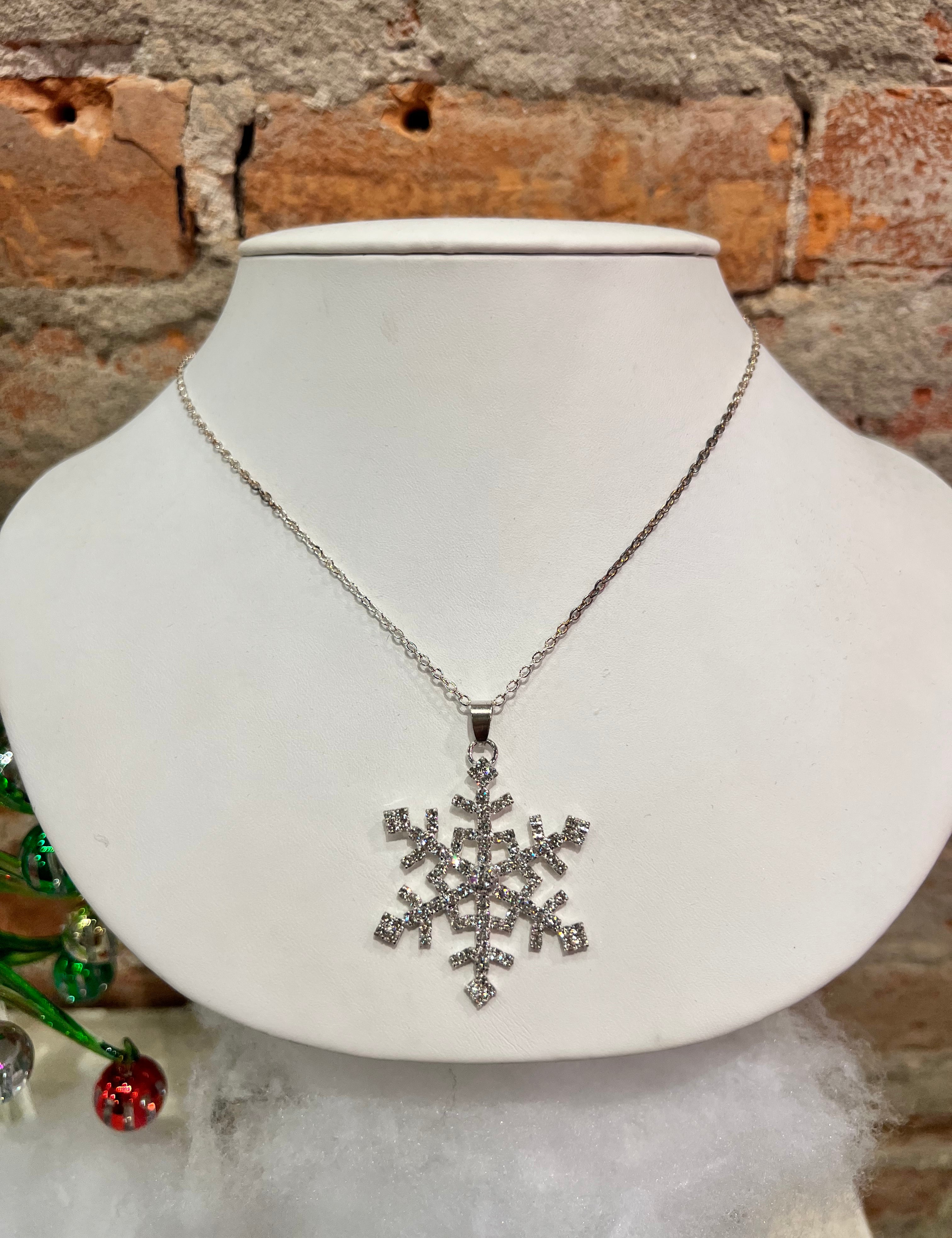 Silver Glittering Snowflake Necklace