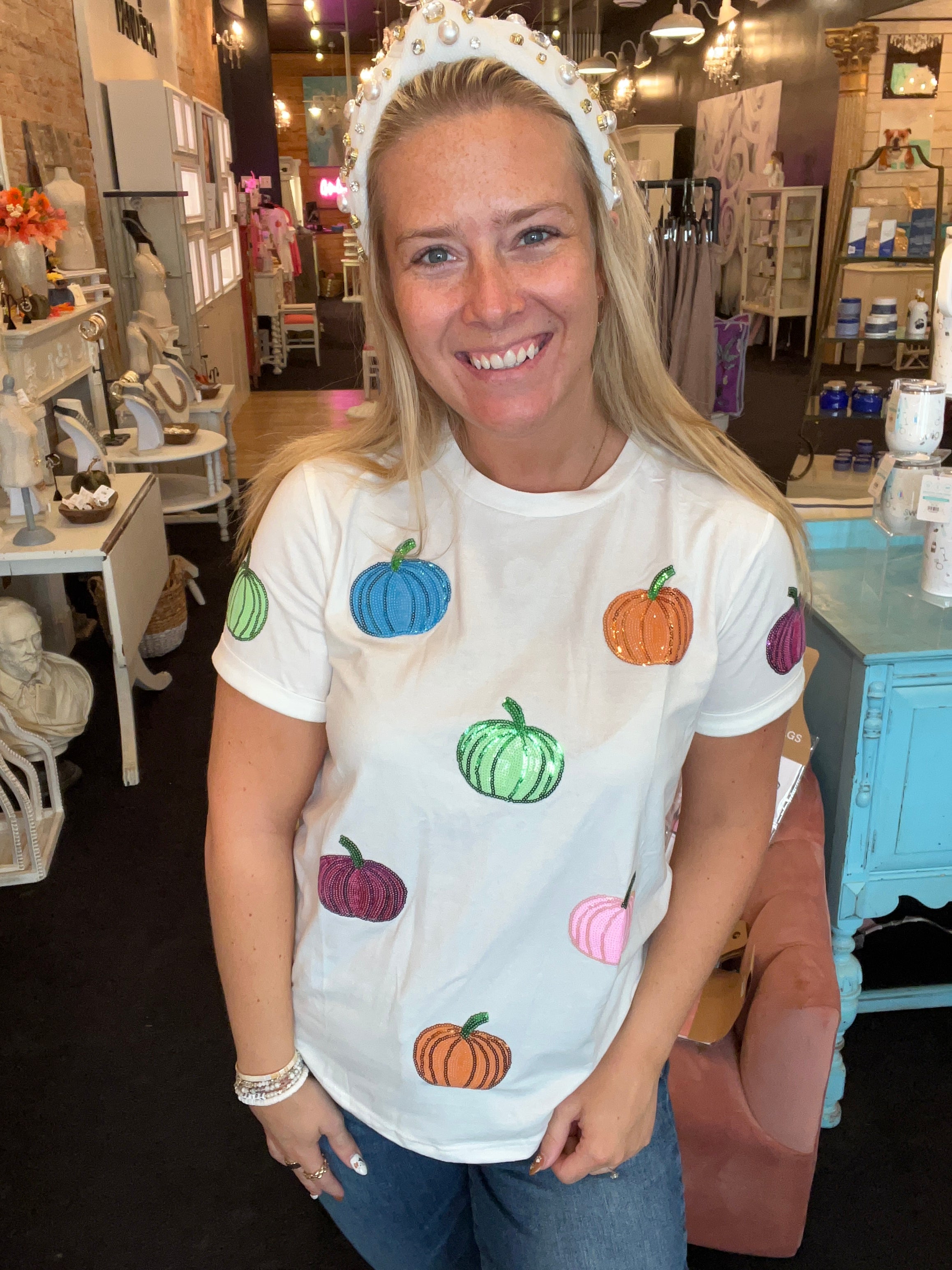 Tee with sequins colorful pumpkins