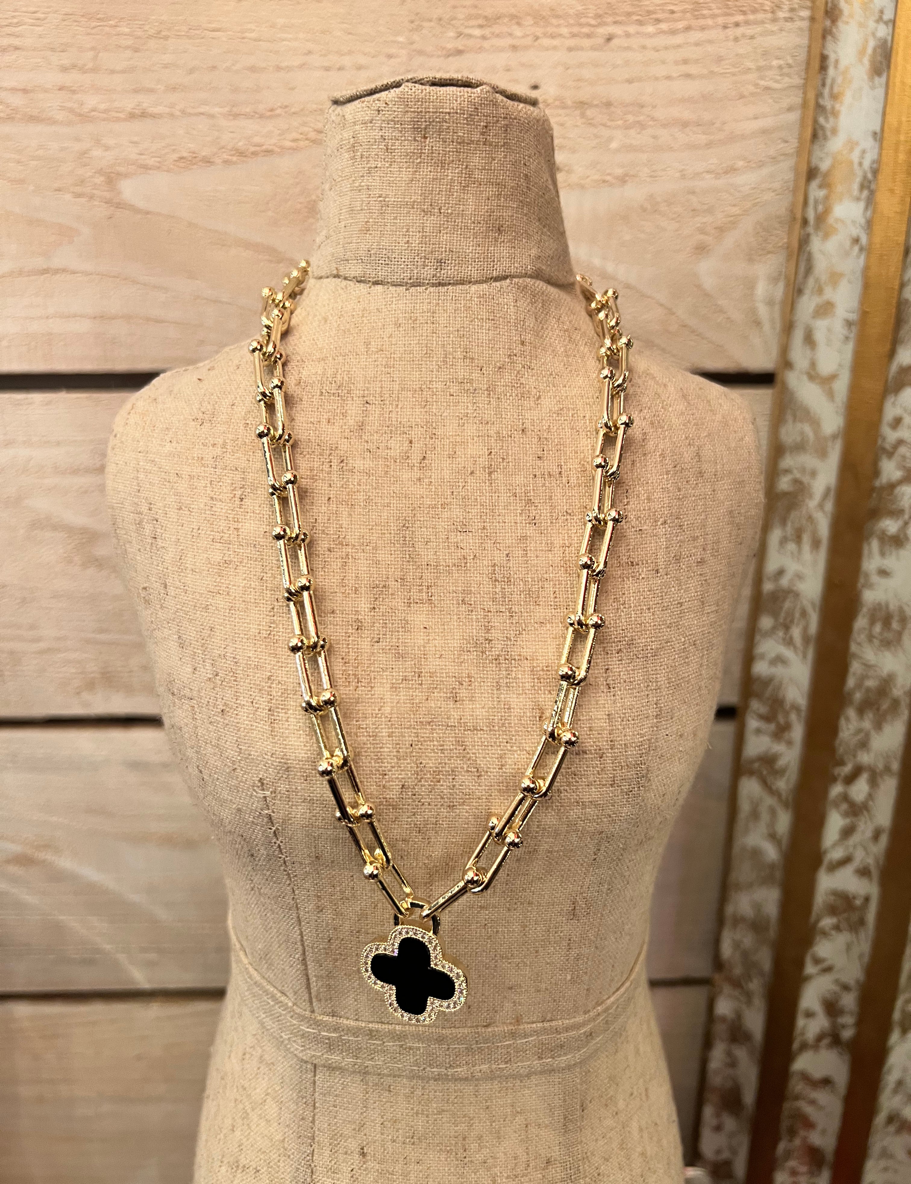 Thick Links Sparkling Clover Necklace